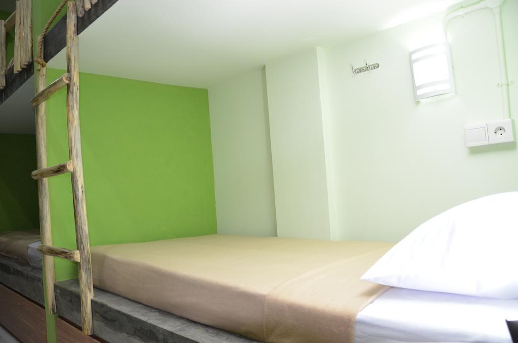 The Eco-Living Hostel Денпасар Стая снимка