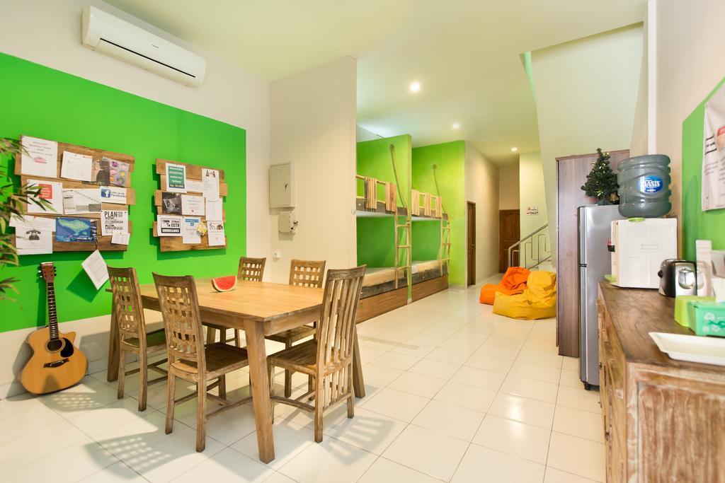 The Eco-Living Hostel Денпасар Екстериор снимка