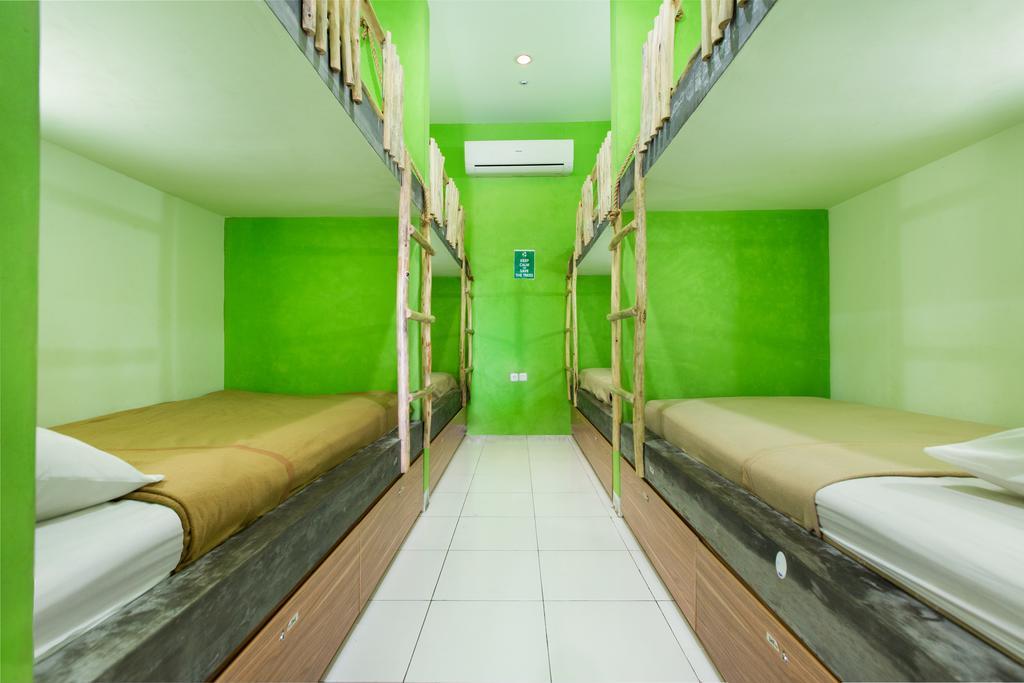 The Eco-Living Hostel Денпасар Екстериор снимка